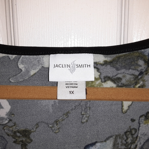 1X Jaclyn Smith Floral Godet Panel Short-sleeve Blouse in Blue, Green, & Black - Picture 2 of 5